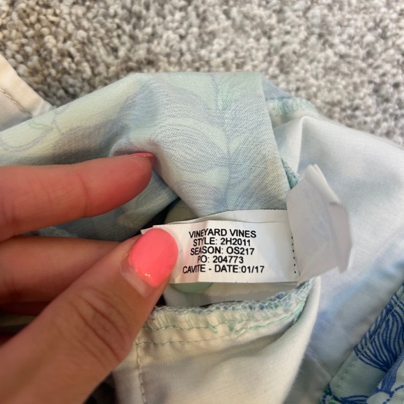 Vineyard Vines Blue and Green Floral Women's Shorts - Picture 3 of 5